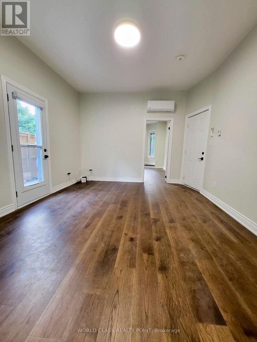 MAIN-49 Vine Avenue, Toronto, ON, M6P 1V6 - 5