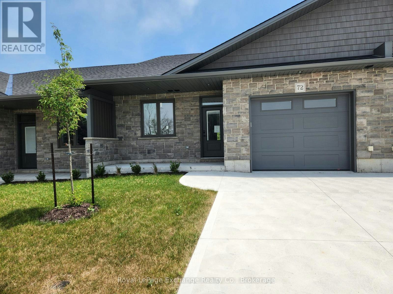 12 Mercedes Crescent, Toronto, ON, N2Z 1G8