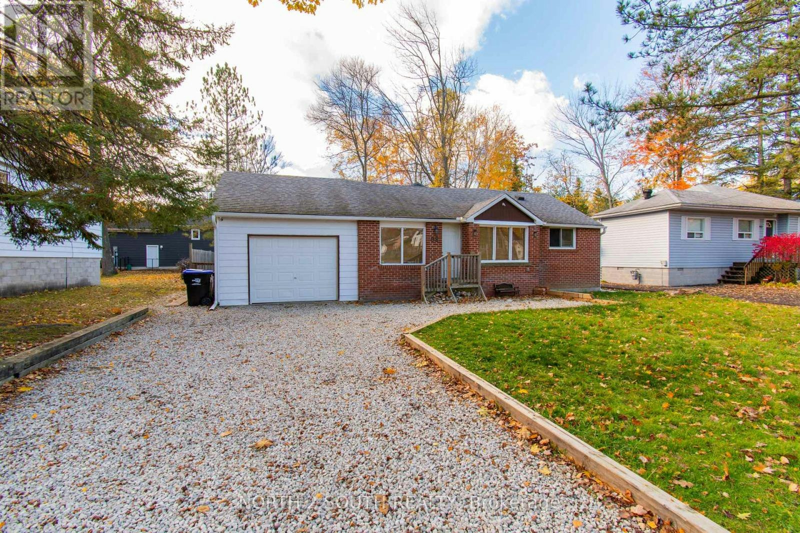 98 33rd Street N, Wasaga Beach, ON, L9Z 2B9