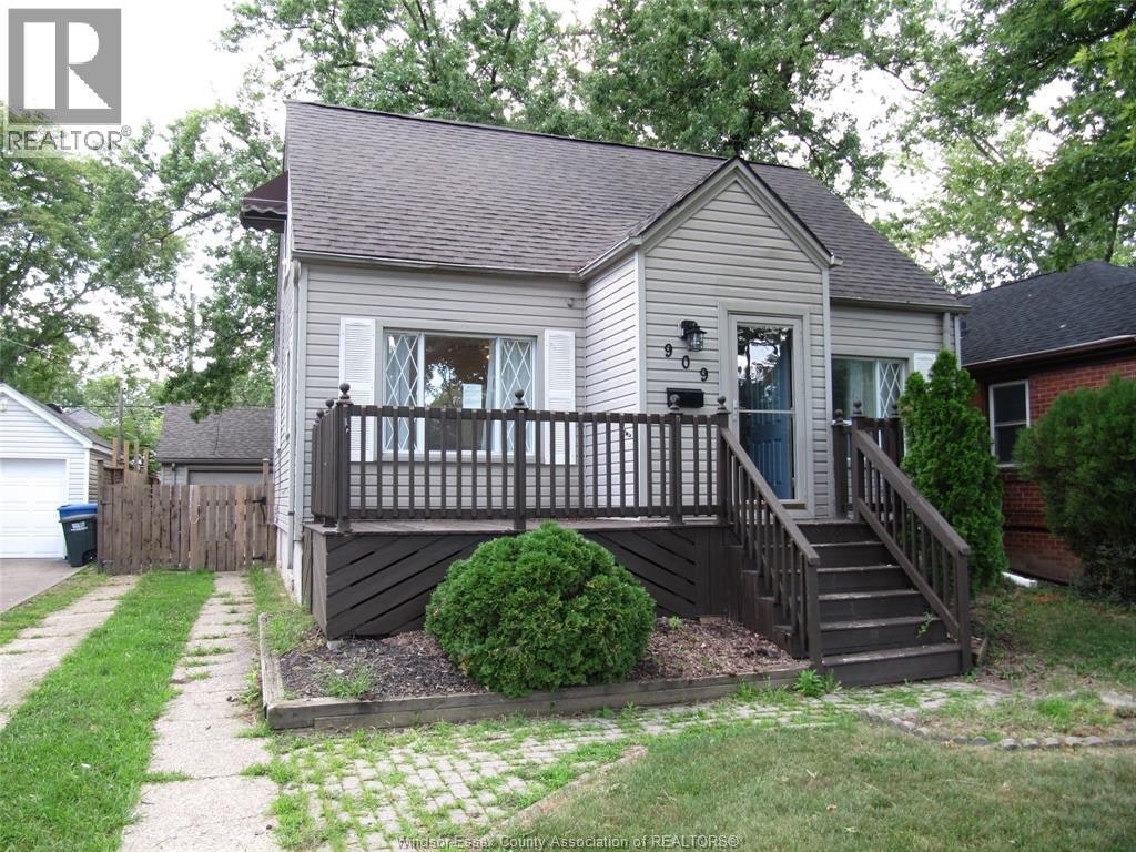909 St. Marys, Windsor, ON, N8S 2V1
