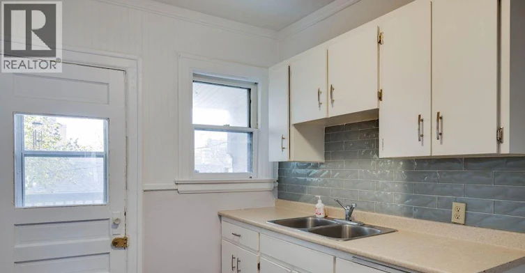487-485 Louis Avenue, Windsor, ON, N9A 1W5 - 10