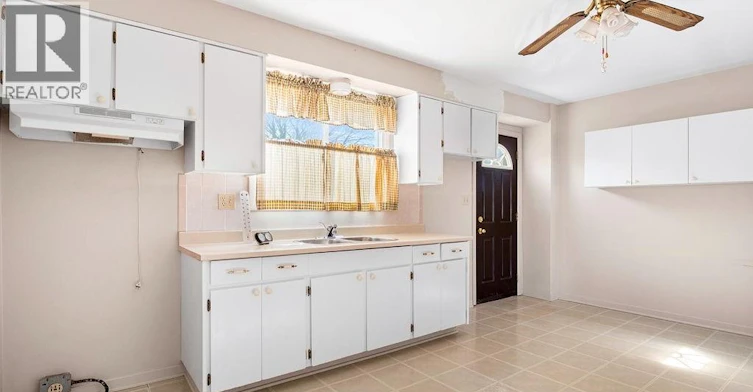 8729 Wyandotte, Windsor, ON, N8S 1V1 - 9