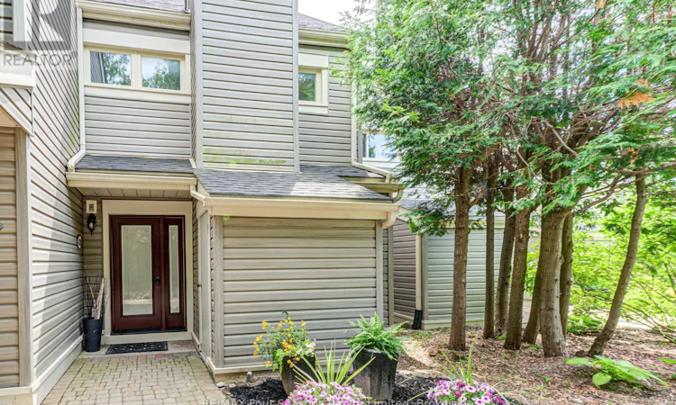 471 Oxbow Crescent