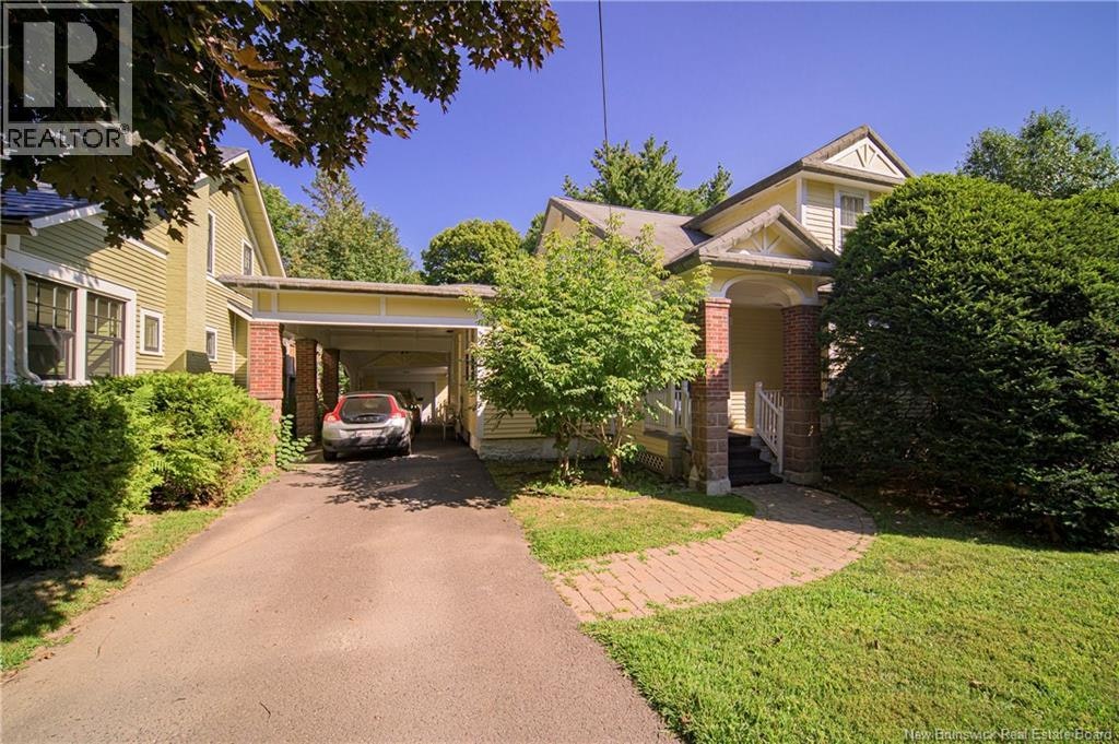 320 University Avenue, Fredericton, NB, E3B 4J1