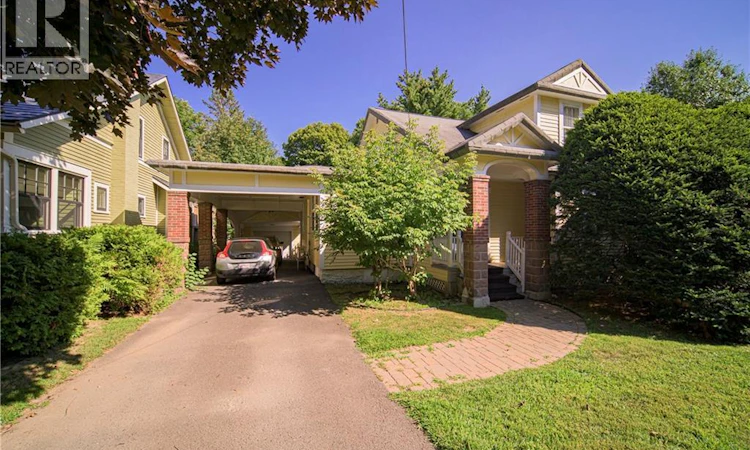 320 University Avenue
