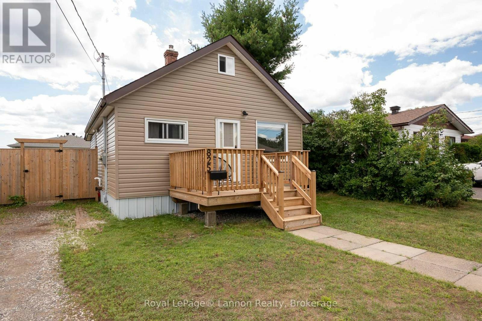 825 Newport Avenue, Thunder Bay, ON, P7A 6J8