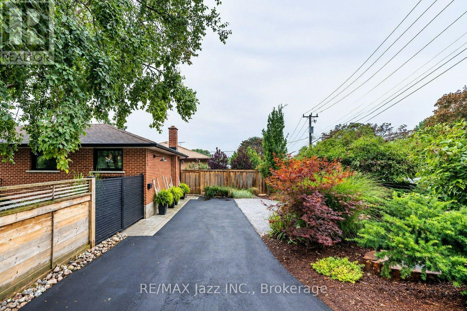 1085 Willowdale Avenue, Oshawa, ON, L1H 1W7