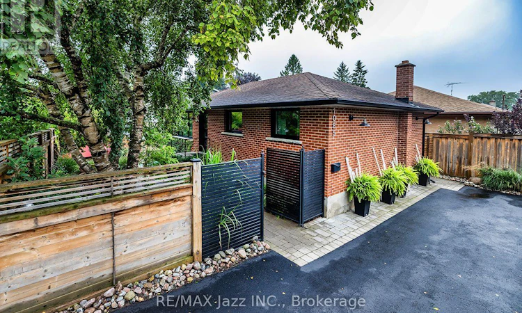 1085 Willowdale Avenue