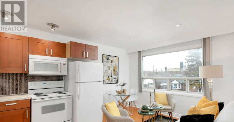 UPPER-57 Lanark Avenue, Toronto, ON, M6C 2B5 - 4