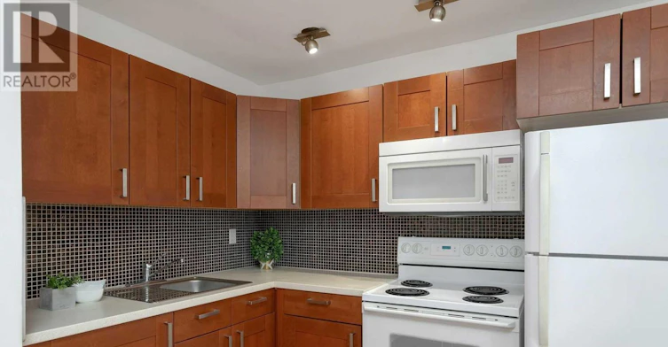 UPPER-57 Lanark Avenue, Toronto, ON, M6C 2B5 - 5