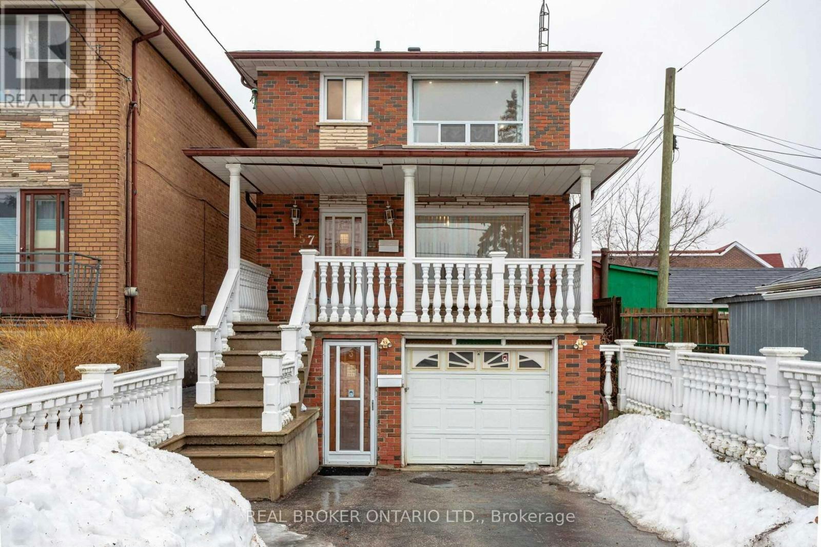 UPPER-57 Lanark Avenue, Toronto, ON, M6C 2B5