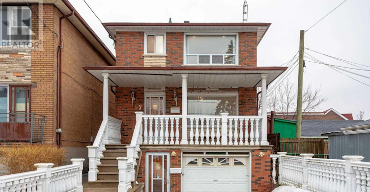 UPPER-57 Lanark Avenue, Toronto, ON, M6C 2B5