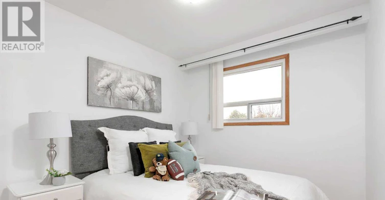 UPPER-57 Lanark Avenue, Toronto, ON, M6C 2B5 - 7