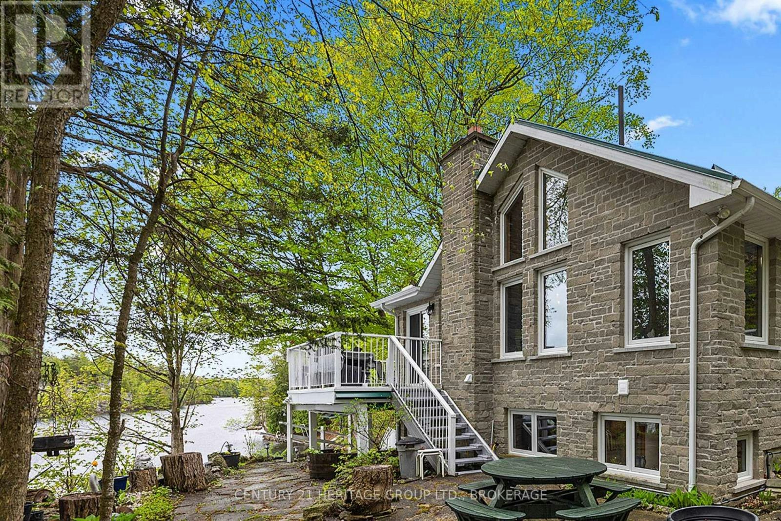 8126 Perth Road, South Frontenac, ON, K0H 2L0