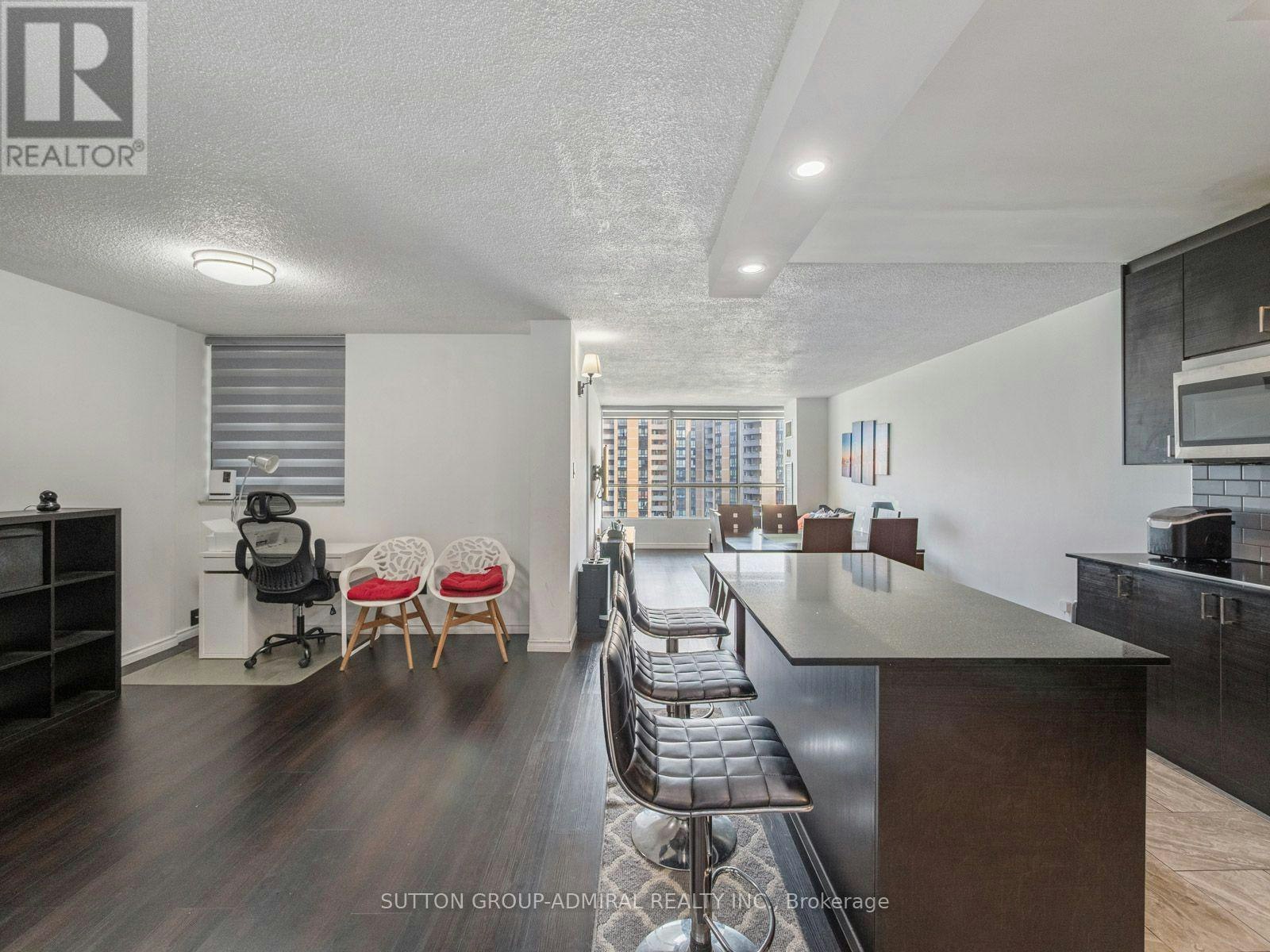 1811-10 Martha Eaton Way, Toronto, ON, M6M 5B3