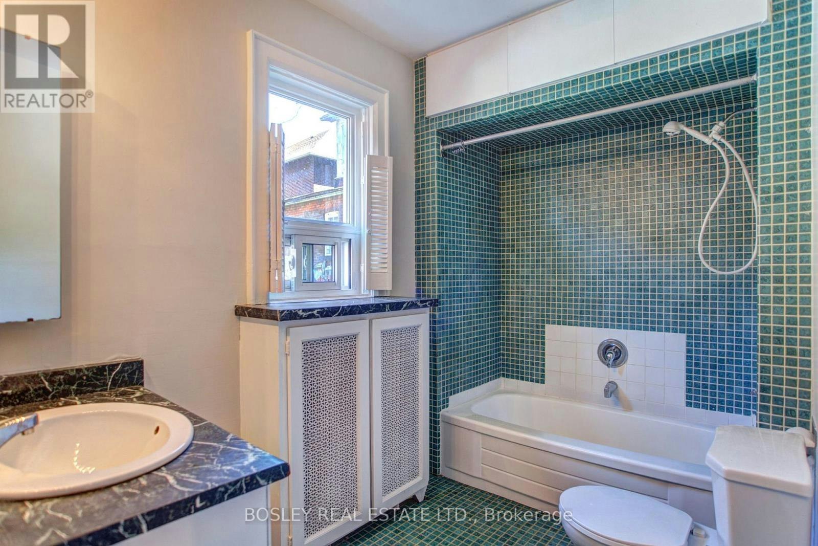 MAIN-100 Dowling Avenue, Toronto, ON, M6K 3A4 - 11