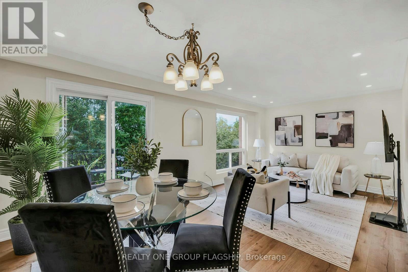 12 Azalea Court, Toronto, ON, M9M 1V1