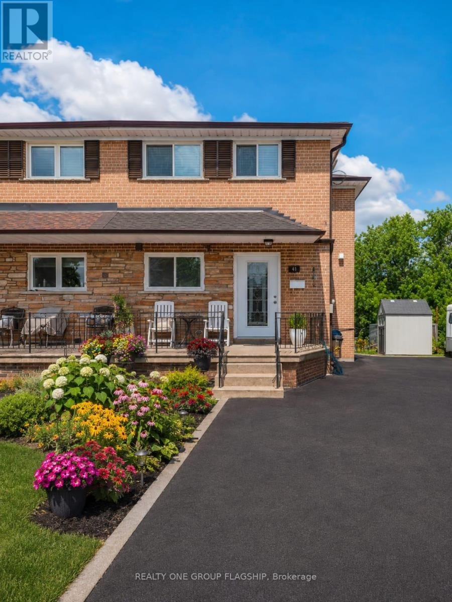 12 Azalea Court, Toronto, ON, M9M 1V1