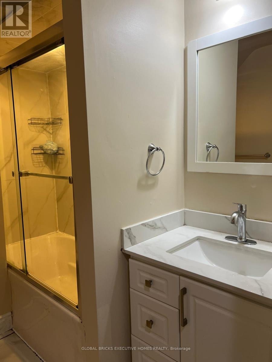 35 Luverne Avenue, Toronto, ON, M3H 1R7 - 13