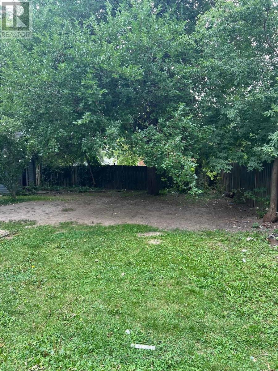35 Luverne Avenue, Toronto, ON, M3H 1R7 - 22