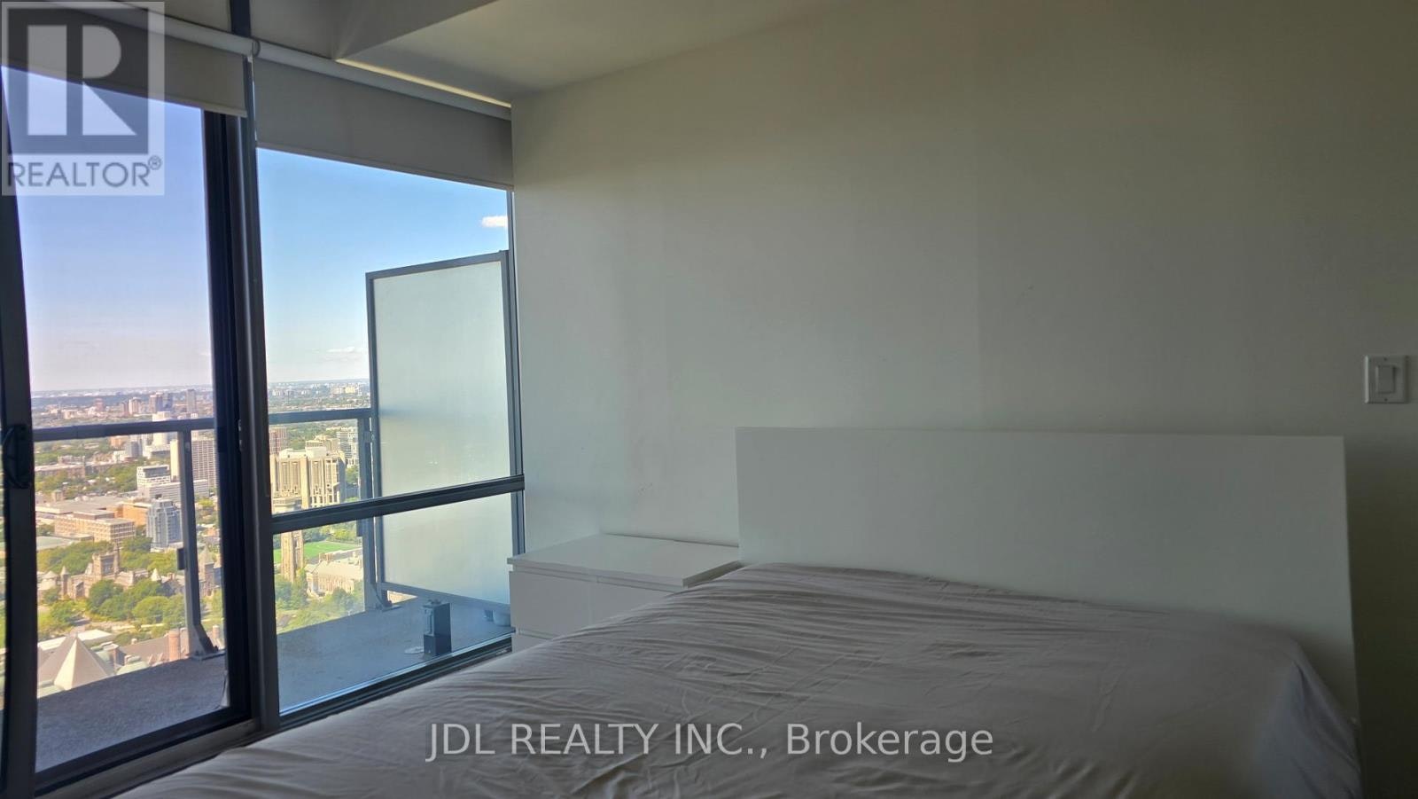 4702-832 Bay Street, Toronto, ON, M5S 1Z6 - 4