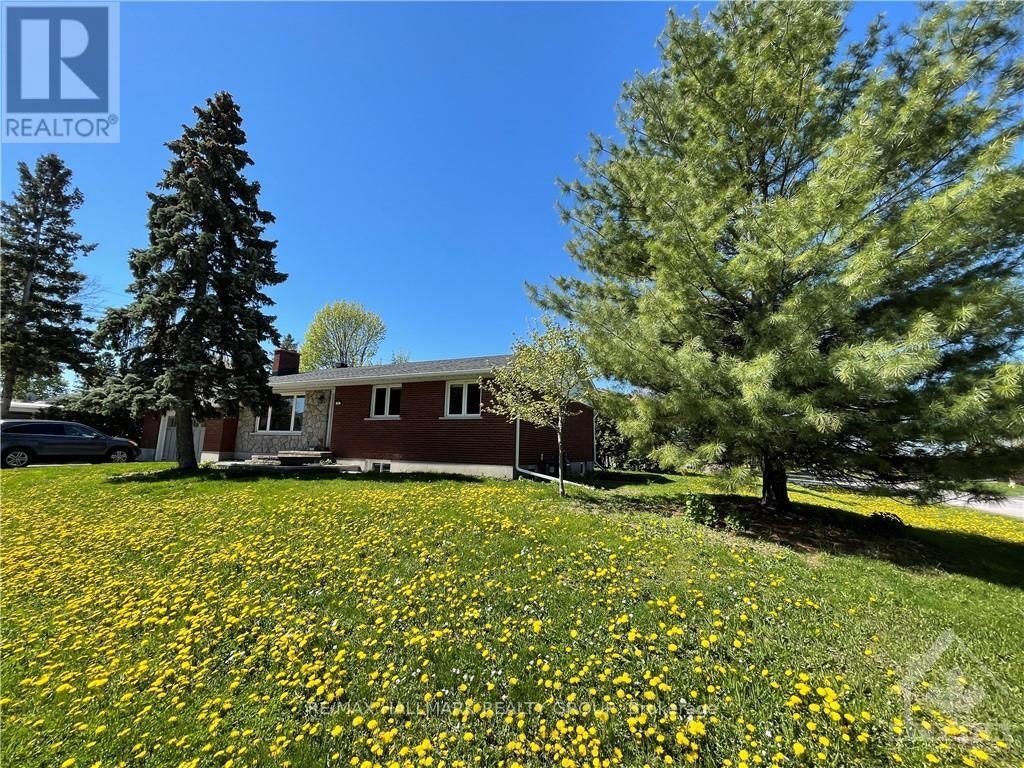 2 Indian Road, Ottawa, ON, K2G 1N4 - 2