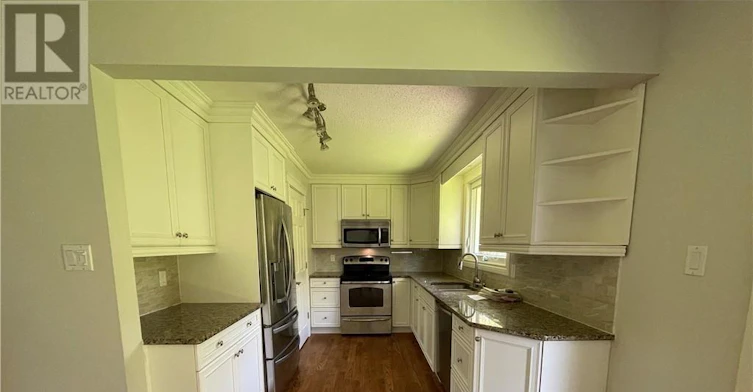 2 Indian Road, Ottawa, ON, K2G 1N4 - 4
