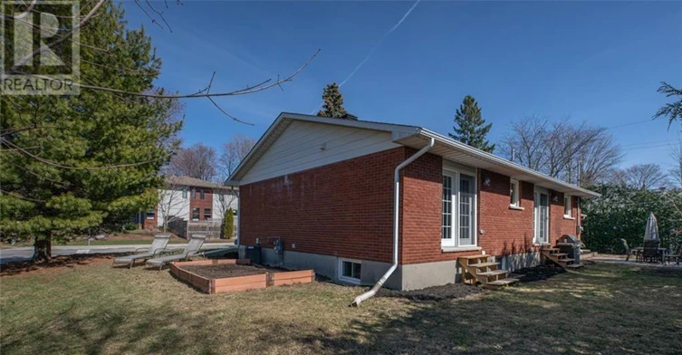2 Indian Road, Ottawa, ON, K2G 1N4 - 15