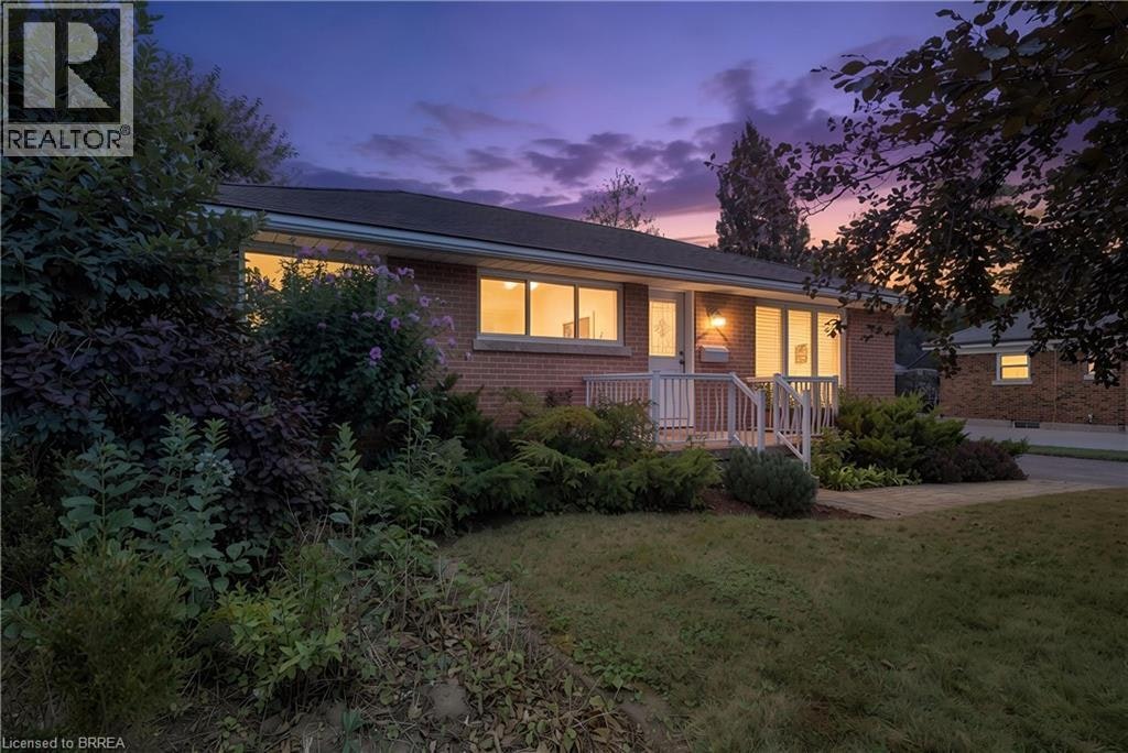25 Wayne Drive, Brantford, ON, N3R 2Y6