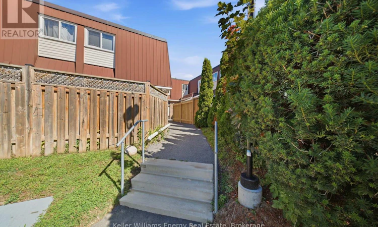 58-1333 Mary Street N