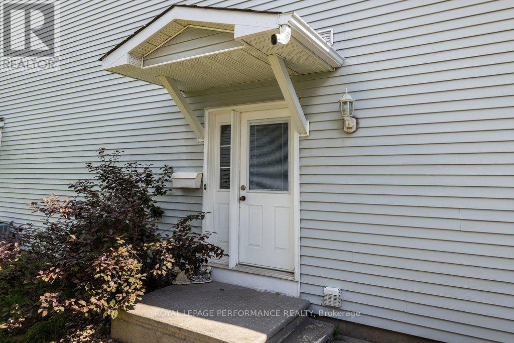 83 Kathleen Crescent, Ottawa, ON, K2S 1L8 - 4