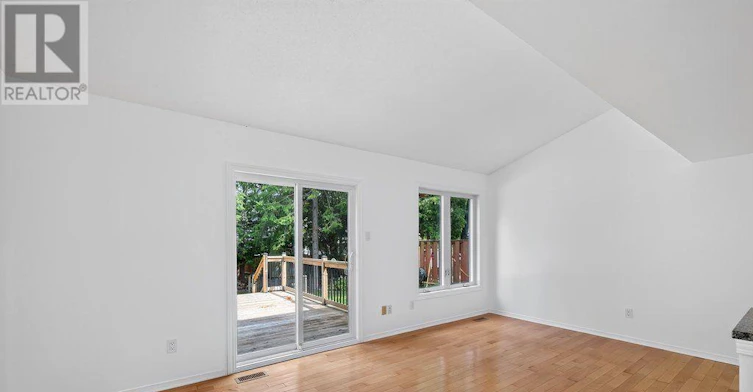 83 Kathleen Crescent, Ottawa, ON, K2S 1L8 - 12