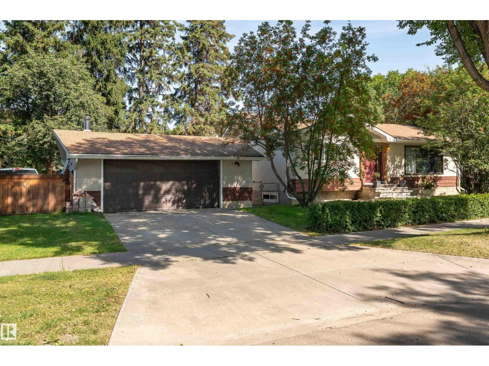 14906 76 Avenue NW, Edmonton, AB, T5R 2Z6