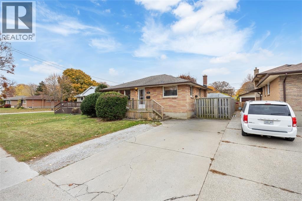 1035 Wellington Street, Sarnia, ON, N7S 1E4