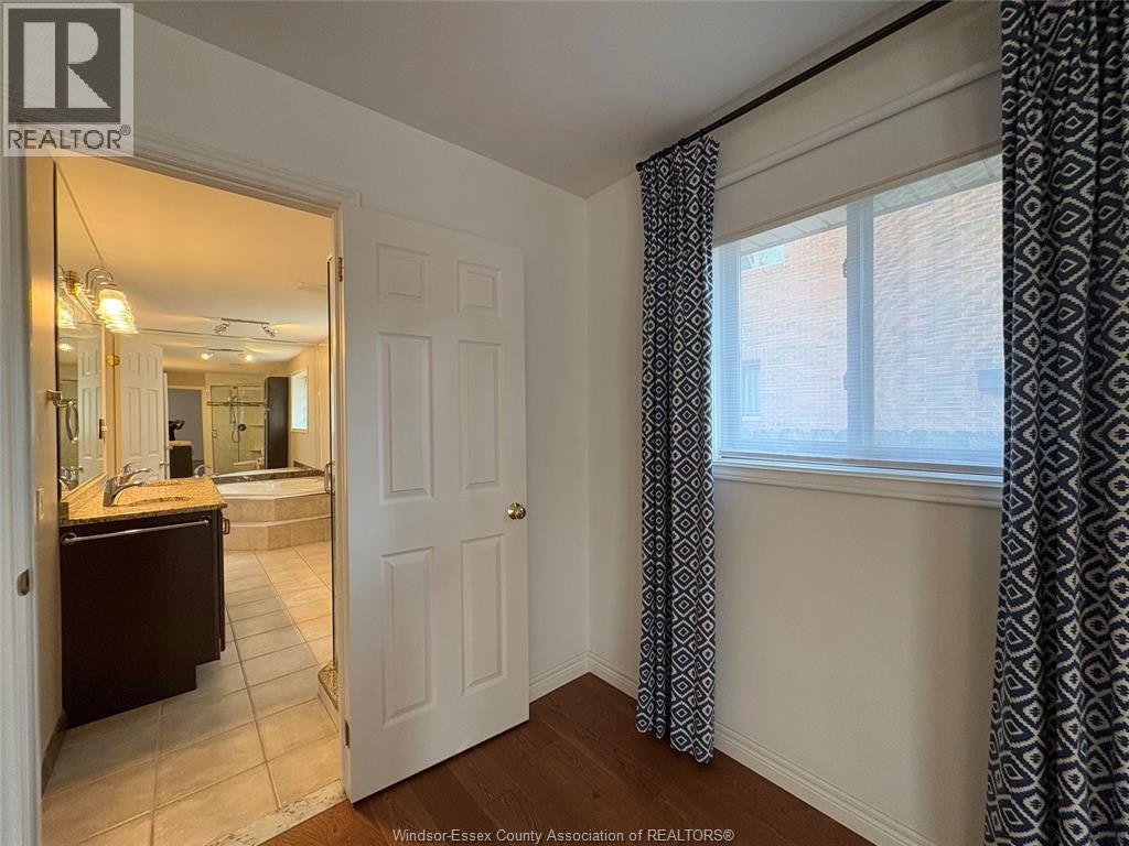 5871 Bagley Avenue, Lasalle, ON, N9H 2K6 - 18