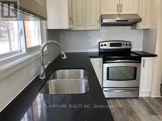 5 Reiber Crescent, Toronto, ON, M2H 1C3 - 4