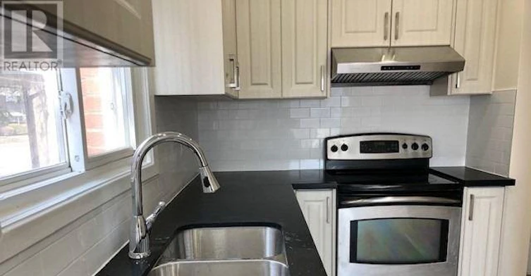 5 Reiber Crescent, Toronto, ON, M2H 1C3 - 4