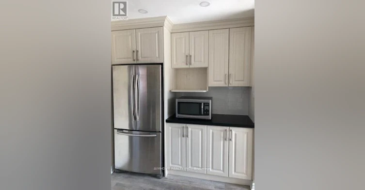 5 Reiber Crescent, Toronto, ON, M2H 1C3 - 3