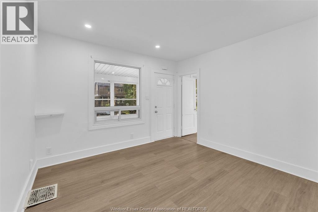 3622 Queen, Windsor, ON, N9C 1N9 - 6