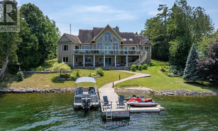 31 Leavis Shores