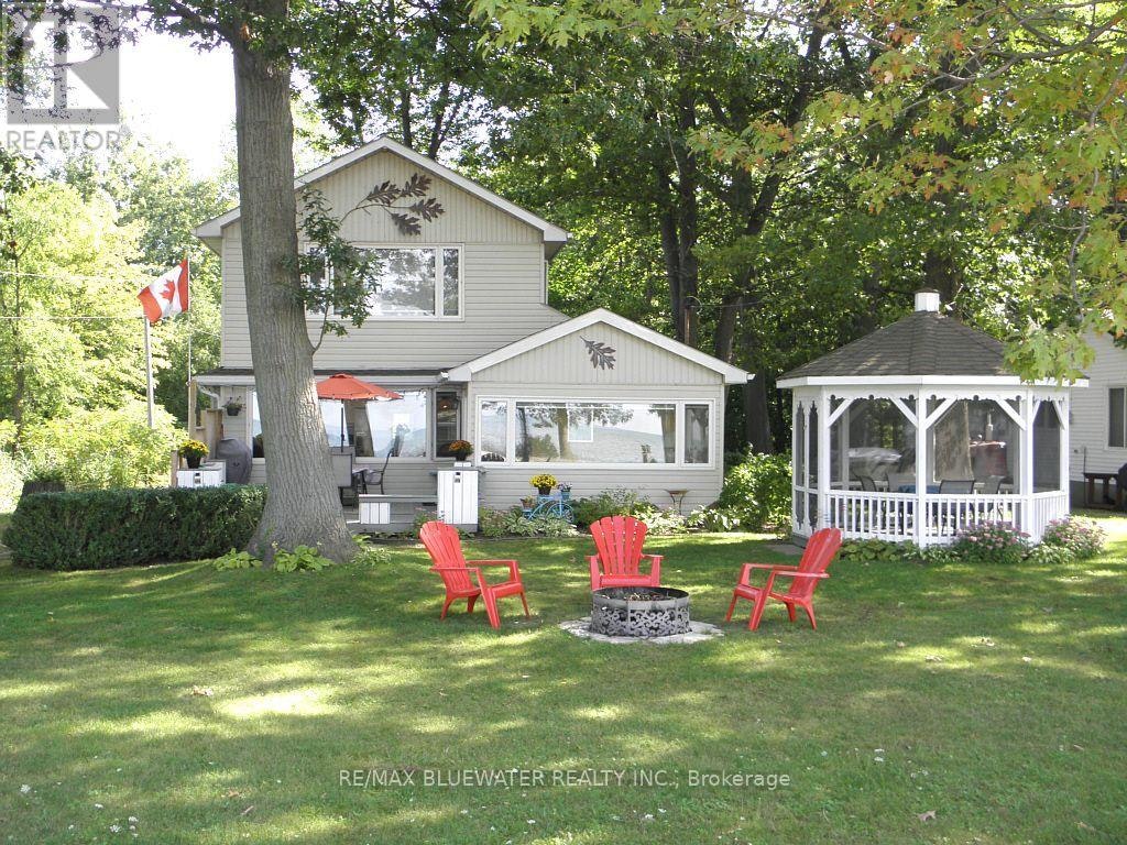 9714 Lake Road, Lambton Shores, ON, N0N 1J1
