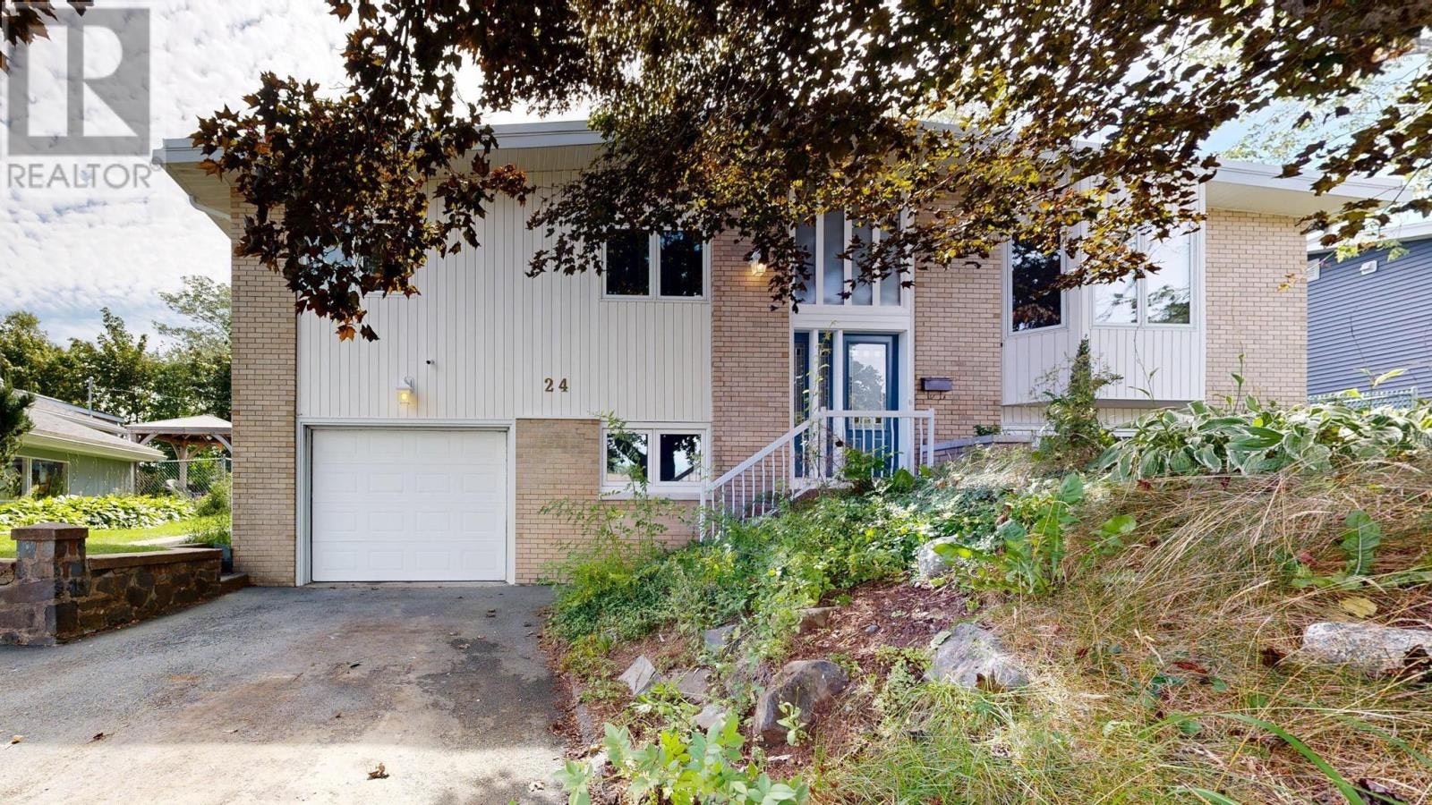 24 Deepwood Clayton Park Crescent, Halifax, NS, B3M 2Y5