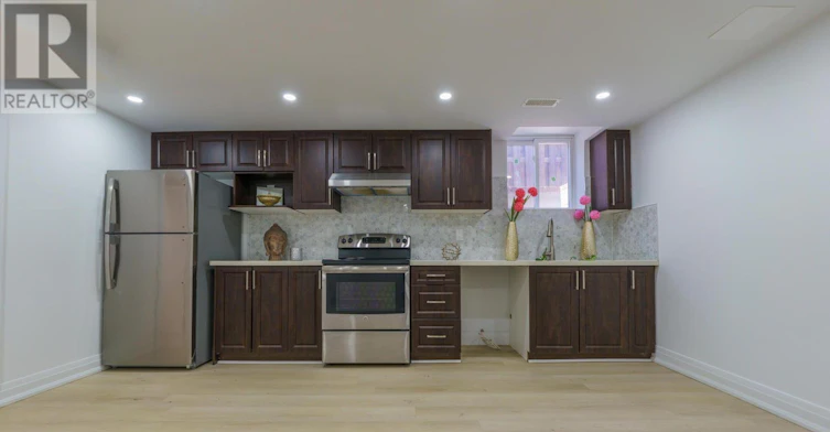 10 Pardon Avenue, Whitby, ON, L1P 1V1 - 2