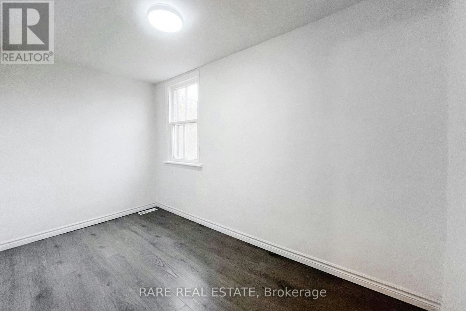 UPPER-32 Garnet Avenue, Toronto, ON, M6G 1V5 - 7