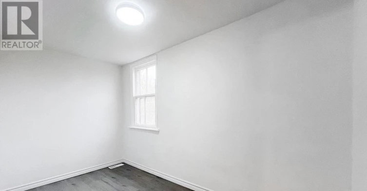 UPPER-32 Garnet Avenue, Toronto, ON, M6G 1V5 - 7