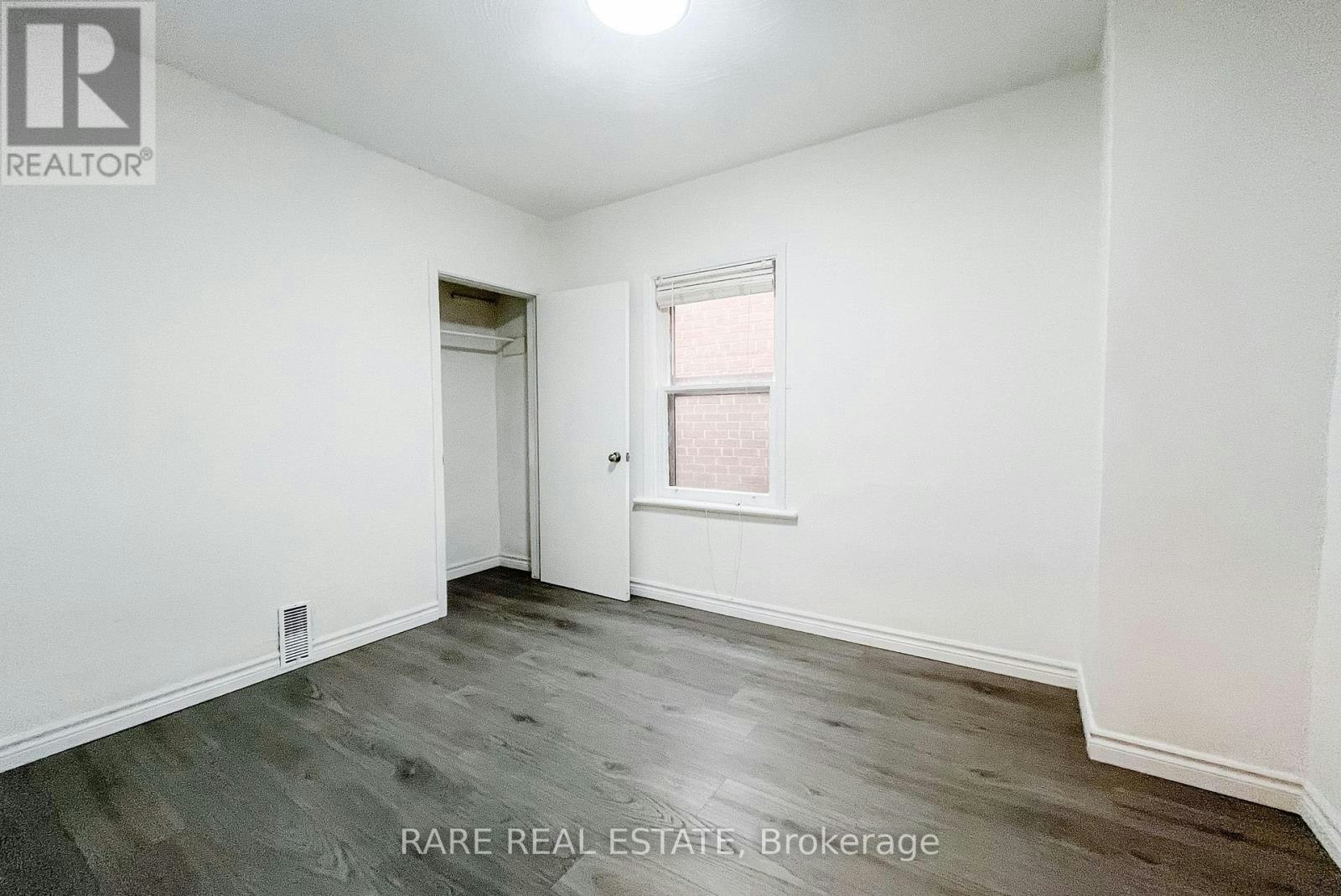 UPPER-32 Garnet Avenue, Toronto, ON, M6G 1V5 - 6