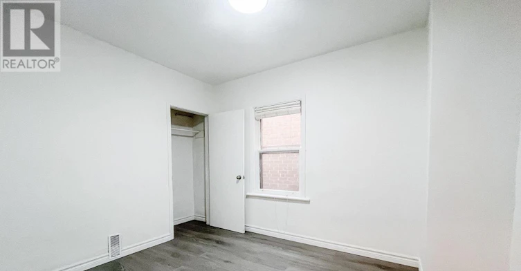UPPER-32 Garnet Avenue, Toronto, ON, M6G 1V5 - 6