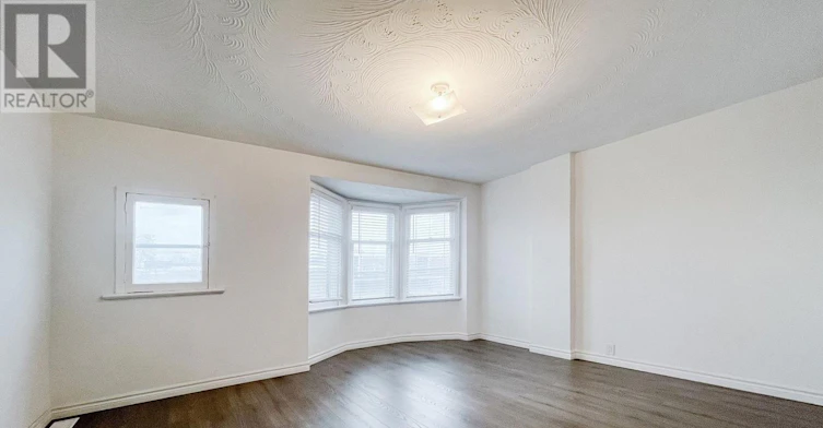 UPPER-32 Garnet Avenue, Toronto, ON, M6G 1V5 - 3