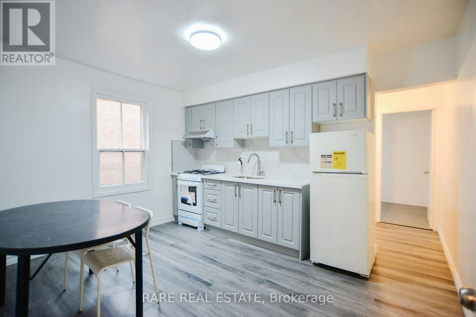 UPPER-32 Garnet Avenue, Toronto, ON, M6G 1V5 - 5