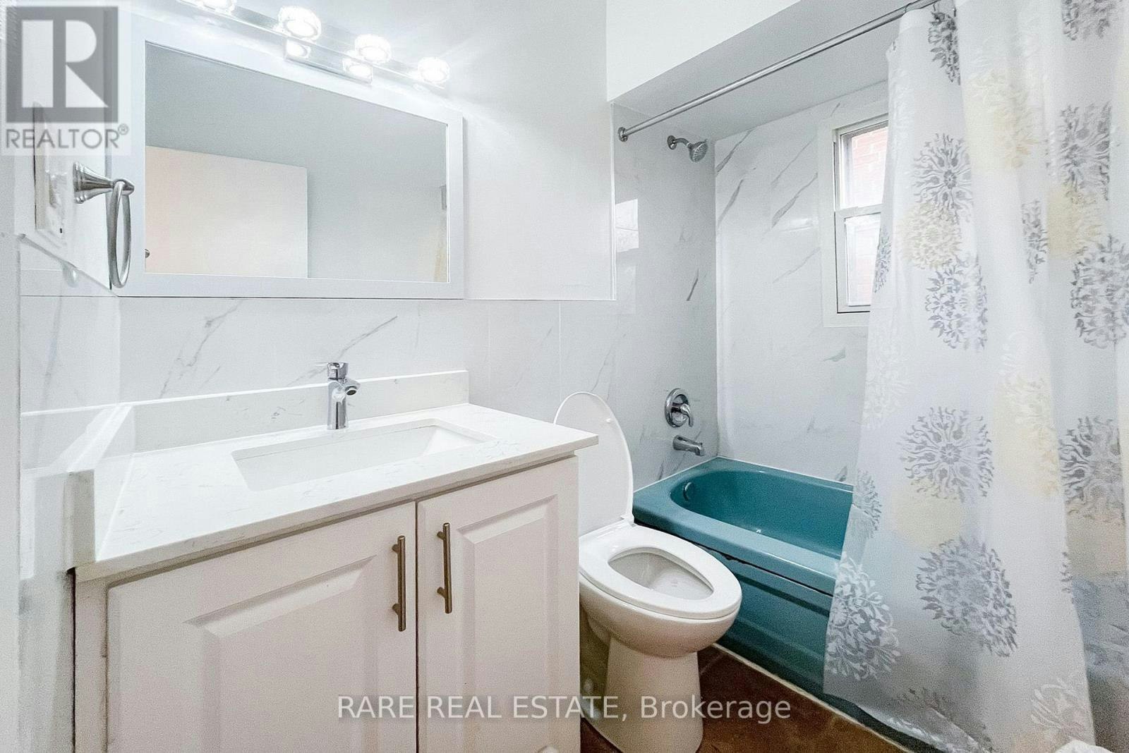 UPPER-32 Garnet Avenue, Toronto, ON, M6G 1V5 - 8